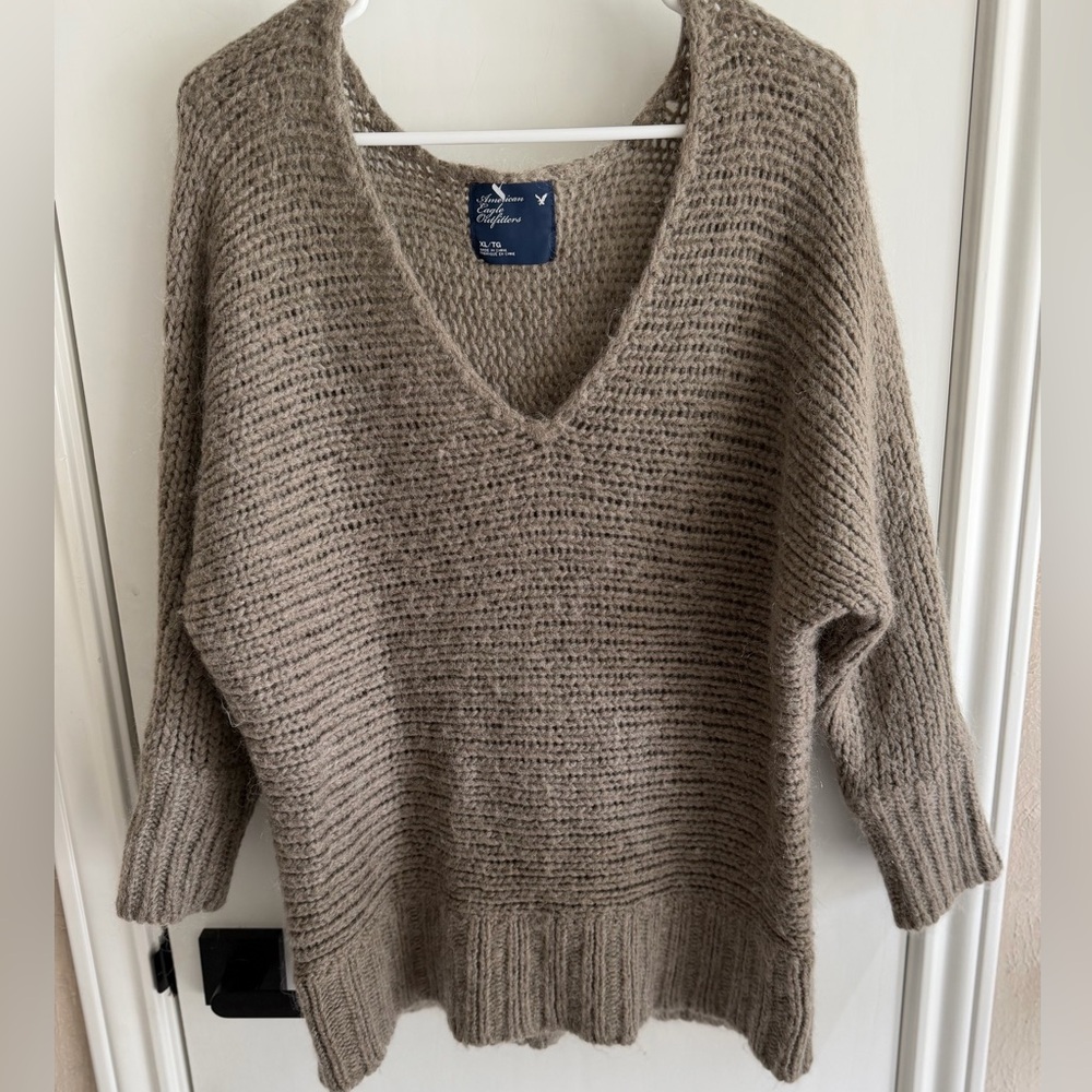 American Eagle Outfitters Taupe V-Neck Knit Sweater size XL Cozy